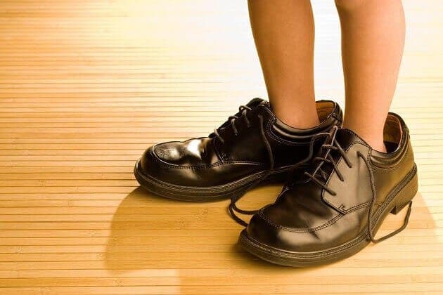 Пот и некачественная обувь – причины проблемного запаха ног